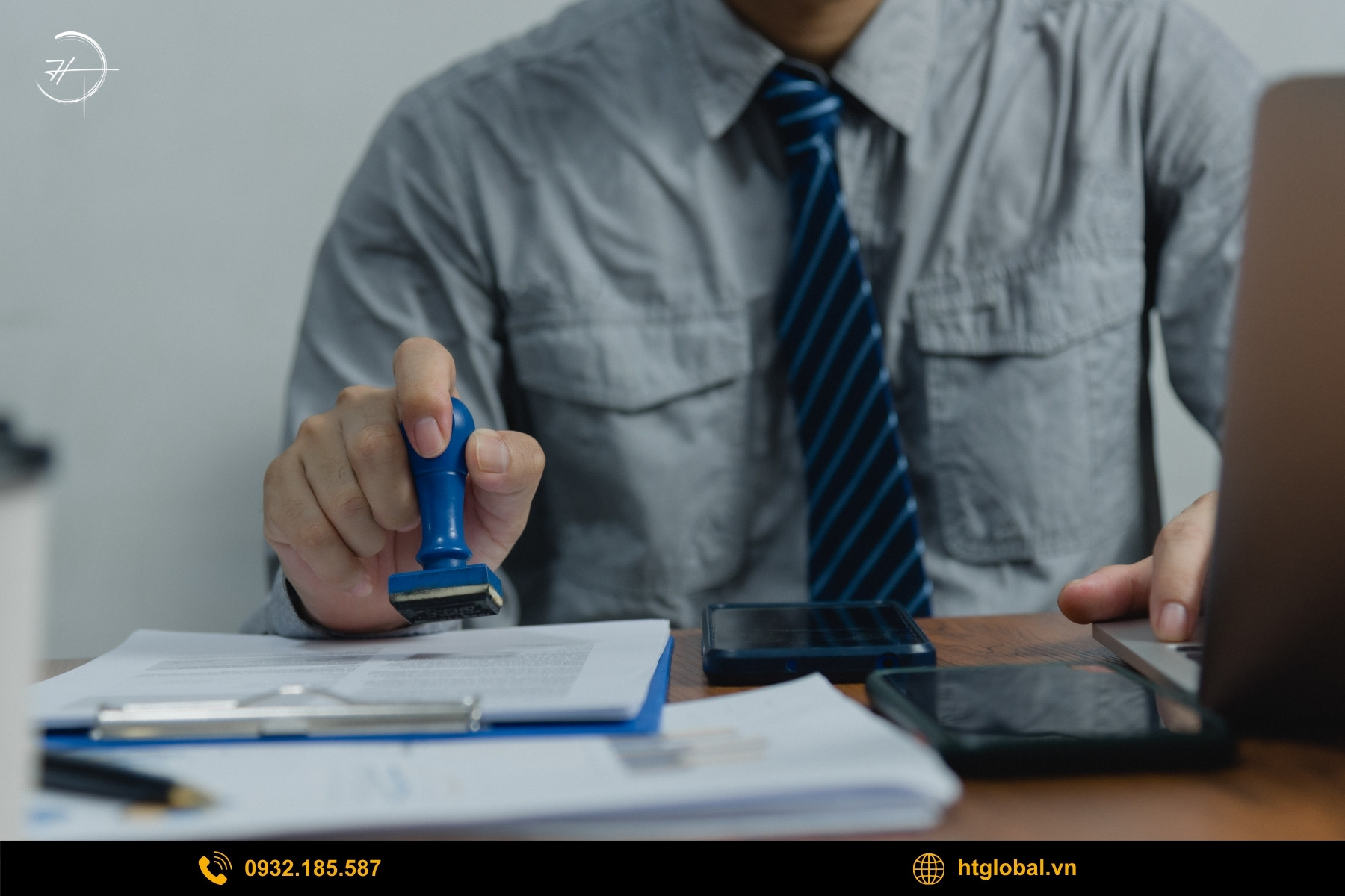 Dịch vụ giấy phép lao động & thẻ tạm trú tại HT | 弘信 hỗ trợ những gì?