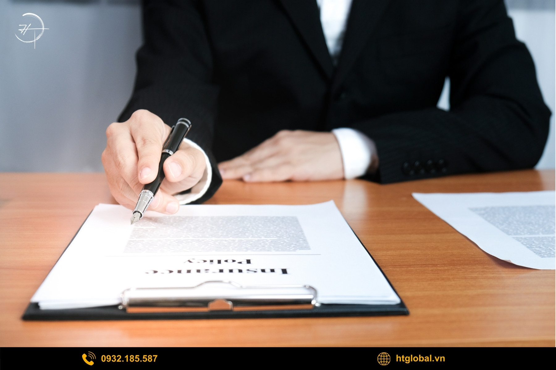 Giấy phép kinh doanh vận tải và phù hiệu là gì?