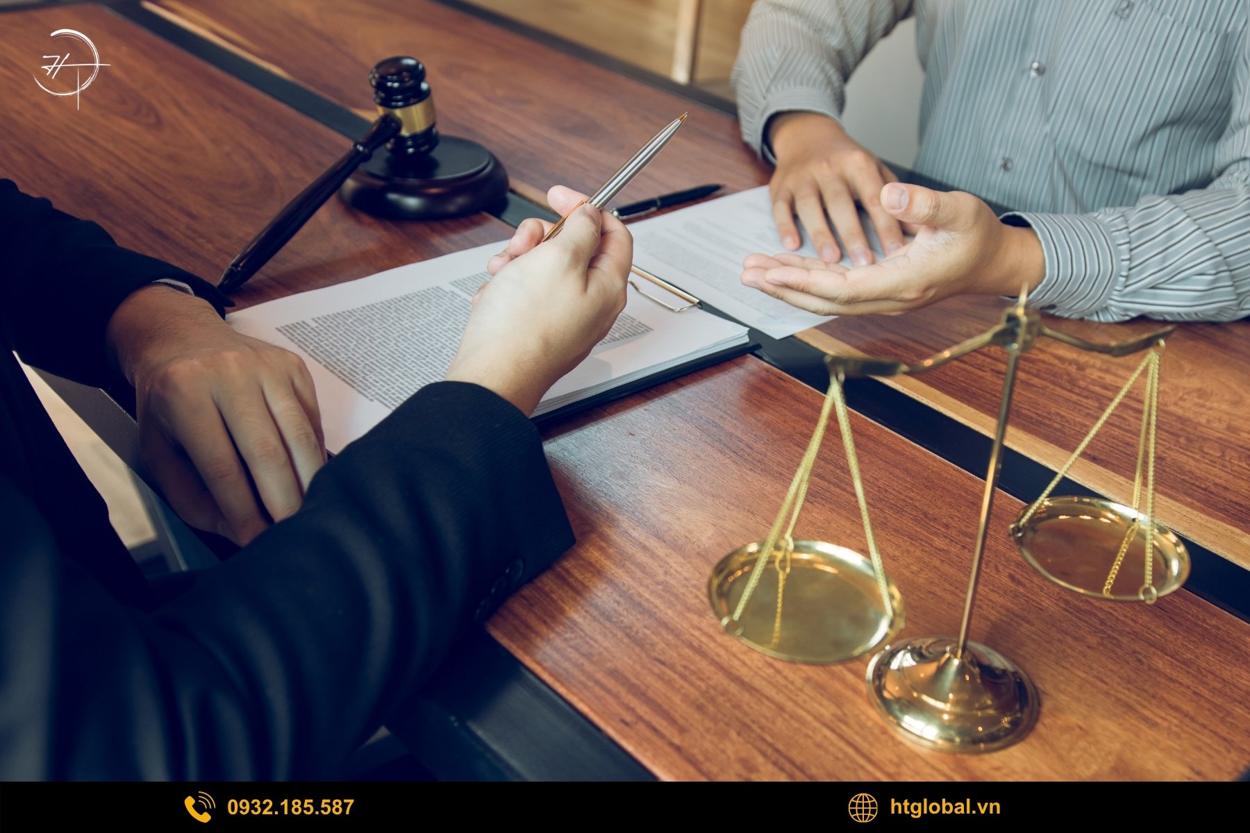 Vì sao nên chọn dịch vụ làm giấy phép lao động tại HT | 弘信?