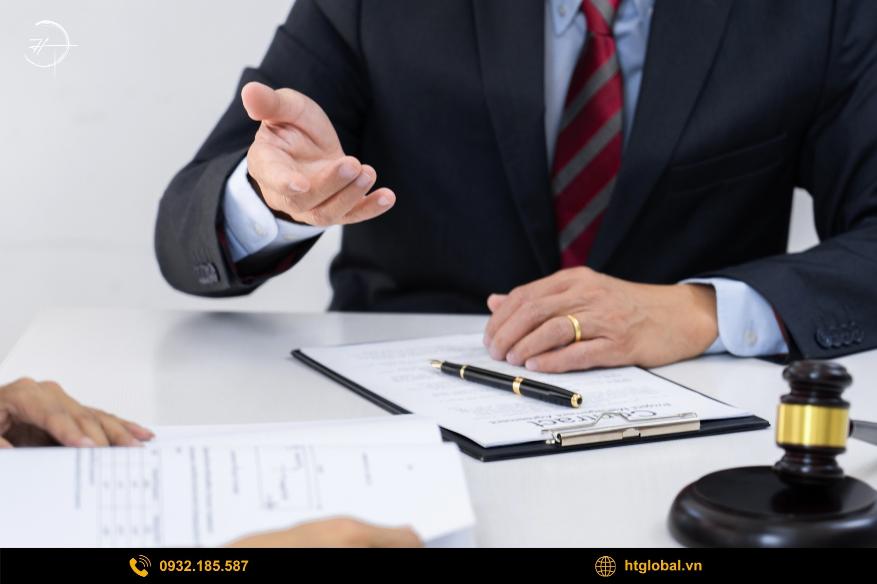 Vì sao nên chọn dịch vụ làm thẻ tạm trú (TRC) tại HT | 弘信?